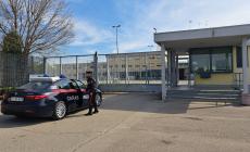 Condannato per lesioni e furto in abitazione, viola le prescrizioni imposte ed evade i domiciliari: revocato il beneficio  torna in carcere