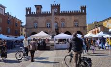 Il mercatino di primavera a Fidenza - Le foto