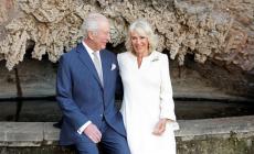 Carlo e Camilla festeggiano a Roma i 20 anni di nozze con un ritratto