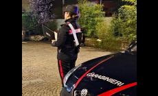Ustionata con acqua bollente, picchiata con un'aspirapolvere dal figlio: 19enne denunciato con divieto di avvicinamento e braccialetto elettronico