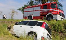 Auto esce di strada tra Polesine e Zibello: grave la donna che era alla guida