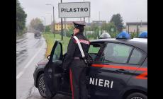 Esce odore di  "canna" dall'auto con dentro tre ragazzi: un 22enne aveva 4 grammi di hashish, denunciato 