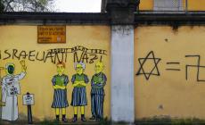 Vandalismo: compare una grande svastica sul murale di Segre, Bruck e Modiano dell'artista aleXsandro Palombo - Foto 