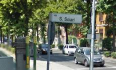 Pedone investito in via Solari