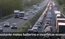 In viaggio a Pasqua, ma per 8 su 10 pranzo a casa. Per Pasquetta il meteo non dà belle notizie: ancora pioggia - Video