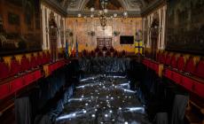 Il passato si "scongela" e  si ricompone: l'installazione dedicata a  Bruno Longhi trasforma il Municipio - Gallery