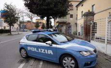 Via Trento: aggredito, malmenato e sbattuto contro la vetrata di un negozio per un telefonino. Tre arresti