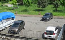 Parcheggio "gimcana" in via Guttuso: colpa del freno a mano dimenticato?