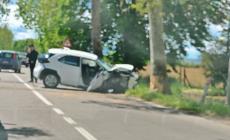 Auto contro un platano a Stradella di Collecchio: due feriti