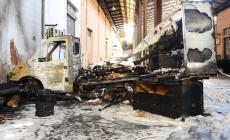Brucia un furgone all'ex Salamini: tre squadre di vigili del fuoco al lavoro