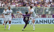 Il Napoli (2-0 al Toro) allunga in vetta. Colpo Lecce a Bergamo: 1-1. La Juve torna alla vittoria. Empoli ko nel derby. Inter in crisi, sconfitto dalla Roma. Il Milan batte il Venezia. Il Como è salvo - Risultati, commenti e classifica

