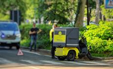 Incidente in viale dei Mille, coinvolto un mezzo ecologico delle Poste 