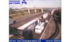 Il traffico si intensifica in autostrada: coda in A1 fra Parma e Reggio Emilia 