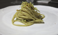 Spaghettoni con colatura di alici, limoni pistacchi