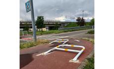 Dissuasori abbattuti, un lettore si chiede: "Perch&eacute;?"