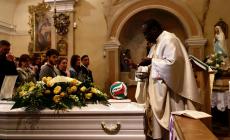 Abbracci, lacrime, musica, lettere e tanta tanta gente per l'ultimo saluto ad Anna - Le foto