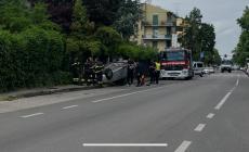 Un'auto si ribalta a Corcagnano lungo la Massese: due persone illese