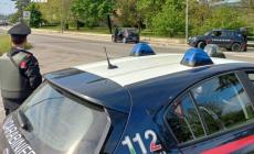 Dopo l’incidente stradale  a Torrechiara non si ferma per prestare soccorso a un motociclista ferito e scappa. Denunciato 55enne italiano