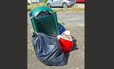 Rifiuti abbandonati a Salso: servono telecamere