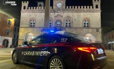In azione nei negozi del centro commerciale: entrano in camerino con i vestiti ed escono a mani vuote. Due denunciati