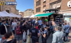 Oltretorrente, riaperta l'edicola a fianco dell'Annunziata. Con una funzione sociale per il quartiere - Video