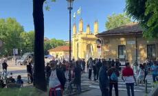 Parma-Napoli, migliaia di tifosi davanti al Tardini tra cori e sfott&ograve; - Video