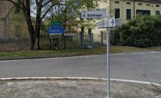 Auto si ribalta nella notte a Colorno: due feriti, uno è grave