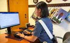 Lancia due mattoni sull'auto di un coetaneo: denunciato