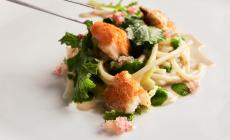 Spaghetti al granchio, marasciuoli  e finger lime 