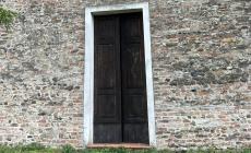 Forzata la porta della pieve romanica di San Genesio
