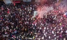 Bologna in strada per la festa Coppa Italia: una marea rossobl&ugrave; - Foto
