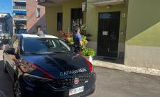 Choc a Fidenza: aggredito in casa,  chiede aiuto poi cade a  terra con un coltello piantato nel torace