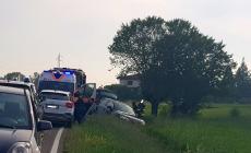 Auto fuori strada sulla provinciale 10 Parma-Cremona: un ferito a Vidalenzo 