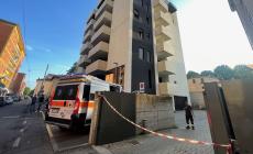 Paura in via Rubini, incendio in un appartamento: evacuato il palazzo, due bimbi in ospedale