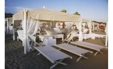 Per un giorno in spiaggia si spendono fino a 1.500 euro in Versilia: lo studio del Codacons
