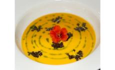 Vellutata di carote, cocco, zenzero e lenticchie: la ricetta di Barbara Dall'Argine
