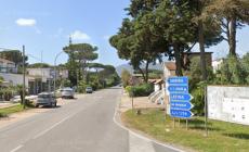 Blocca l'ambulanza con un bimbo a bordo e dà un pugno al medico
