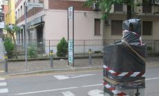 Viale 7 Fratelli Cervi e dintorni, ecco i parcometri per il pagamento della sosta. Per adesso sono «impacchettati»