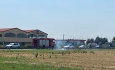 Un incendio &egrave; divampato  lungo la banchina della strada Asolana: vigili del fuoco al lavoro, traffico rallentato