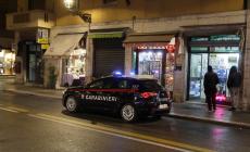 Violenta lite all'una di notte:  insulti, schiaffi e bottigliate