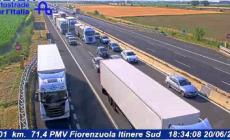 A1, veicolo in fiamme: 13 chilometri di coda tra Piacenza e Fidenza. Traffico intenso e lavori, code in Autocisa 