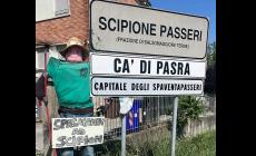 Colori e fantasia: tornano gli spaventapasseri a Scipione - Foto