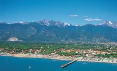 Forte dei Marmi, sfreccia su bici elettrica truccata: maxi multa da seimila euro