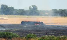 Incendio a Roccabianca, a fuoco balloni e stoppie - Foto