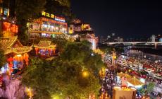 A Chongqing c'è la  Hongya Cave: è come entrare nella bocca di un serpente di pietra- Foto