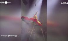 'Stop! Stop', l'auto si inclina: paura al concerto di Beyoncé - Video