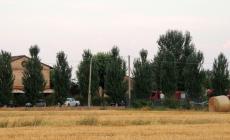 Strada provinciale dei Due Ponti, furgone in fiamme (a bordo  bombole di ossigeno e acetilene): operazione delicata per i vigili del fuoco