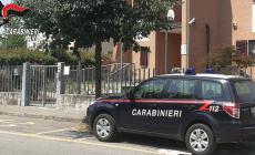 Ruba un portafoglio a una donna al supermercato, ma la vittima se ne accorge e la mette in fuga: presa grazie alle telecamere