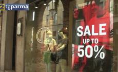 Saldi estivi al via oggi, in tanti subito a caccia di occasioni - Video