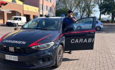 Minaccia e picchia la madre  per farsi consegnare i soldi. 43enne italiano  in carcere